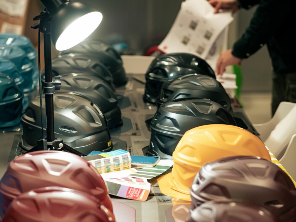 Graphic colour samples of MET helmets