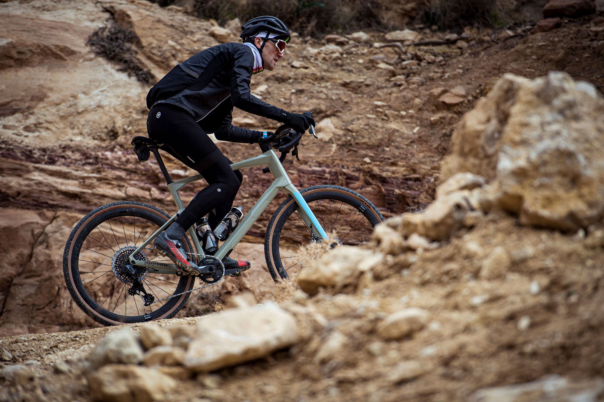 The MET Allroad is made for those who enjoy spending time on gravel routes.