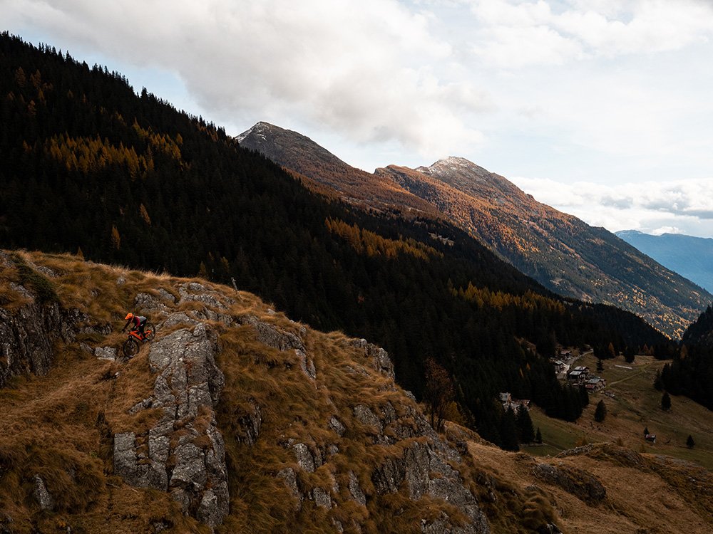 MET Parachute MCR mips Enduro, Trail and E-MTB Convertible Helmet