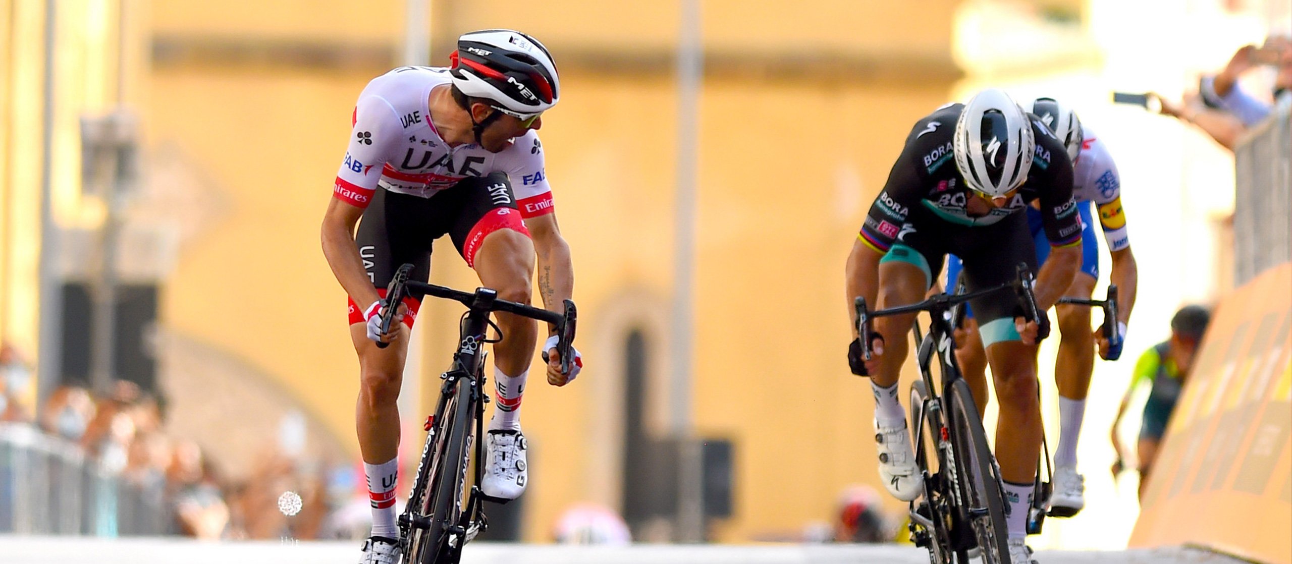 MET Helmets Giro d'Italia UAE Team Emirates